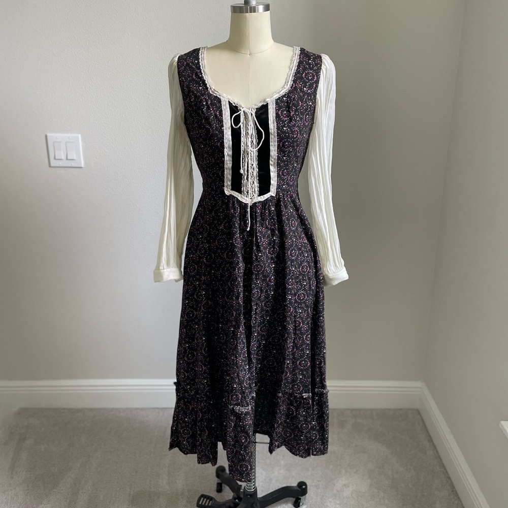 Vintage 1970s cottagecore dress